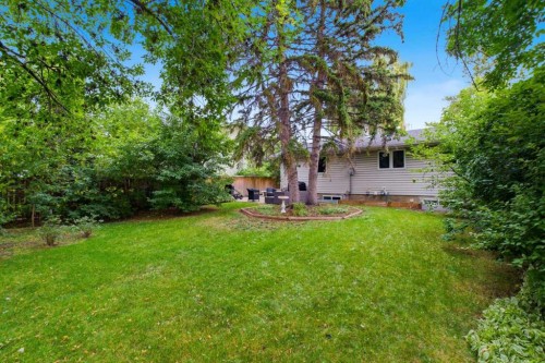 327 Lynnview Way Se, Calgary, AB 