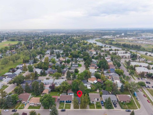 327 Lynnview Way Se, Calgary, AB 