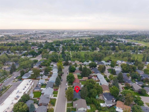 327 Lynnview Way Se, Calgary, AB 