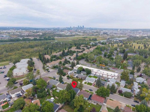 327 Lynnview Way Se, Calgary, AB 
