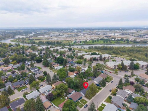 327 Lynnview Way Se, Calgary, AB 