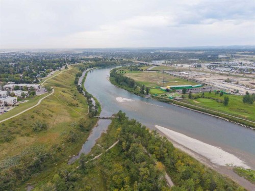 327 Lynnview Way Se, Calgary, AB 