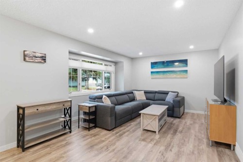 327 Lynnview Way Se, Calgary, AB 