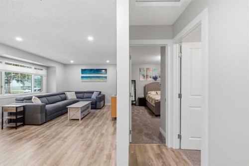 327 Lynnview Way Se, Calgary, AB 