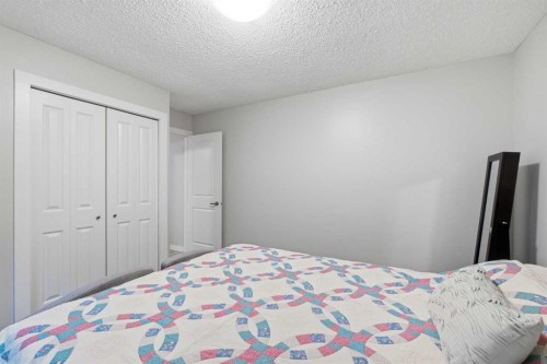 327 Lynnview Way Se, Calgary, AB 