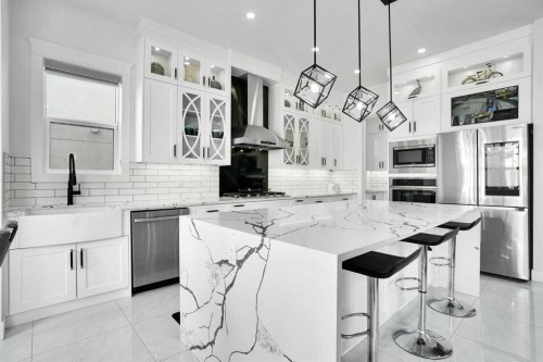 4508 87 Avenue Ne, Calgary, AB - Indoor Photo Showing Kitchen With Stainless Steel Kitchen With Upgraded Kitchen