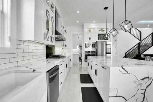 4508 87 Avenue Ne, Calgary, AB - Indoor Photo Showing Kitchen With Upgraded Kitchen