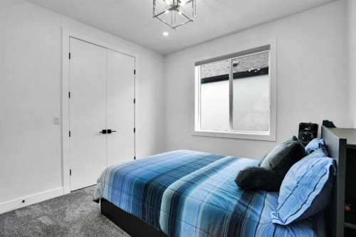 4508 87 Avenue Ne, Calgary, AB - Indoor Photo Showing Bedroom