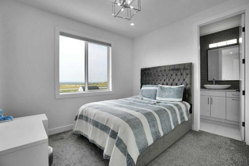 4508 87 Avenue Ne, Calgary, AB - Indoor Photo Showing Bedroom