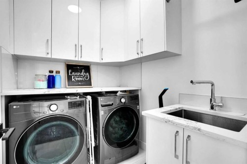 4508 87 Avenue Ne, Calgary, AB - Indoor Photo Showing Laundry Room