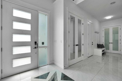 4508 87 Avenue Ne, Calgary, AB - Indoor Photo Showing Other Room