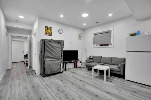 4508 87 Avenue Ne, Calgary, AB - Indoor