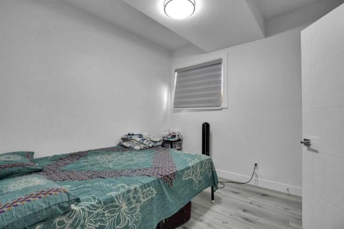 4508 87 Avenue Ne, Calgary, AB - Indoor Photo Showing Bedroom