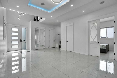 4508 87 Avenue Ne, Calgary, AB - Indoor Photo Showing Other Room