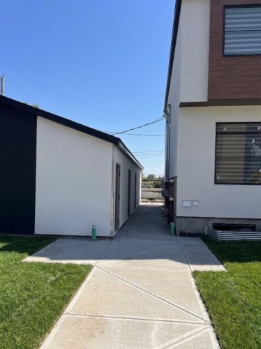 2910 1 Street Nw, Calgary, AB - Outdoor With Exterior