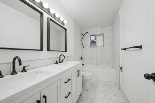 711 118 Avenue Sw, Calgary, AB - Indoor Photo Showing Bathroom