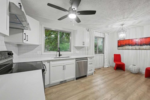 711 118 Avenue Sw, Calgary, AB - Indoor Photo Showing Kitchen