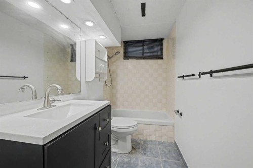 711 118 Avenue Sw, Calgary, AB - Indoor Photo Showing Bathroom