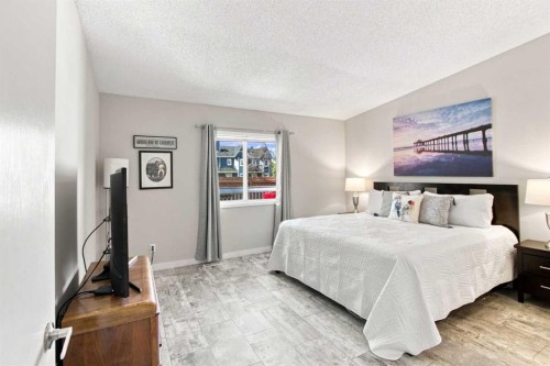 75 Lincoln Manor East, Calgary, AB - Indoor Photo Showing Bedroom
