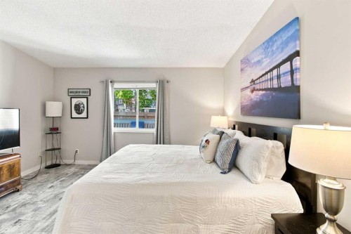 75 Lincoln Manor East, Calgary, AB - Indoor Photo Showing Bedroom