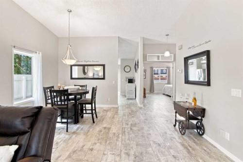 75 Lincoln Manor East, Calgary, AB - Indoor