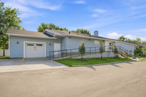 75 Lincoln Manor East, Calgary, AB - Outdoor