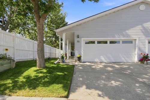 75 Lincoln Manor East, Calgary, AB - Outdoor