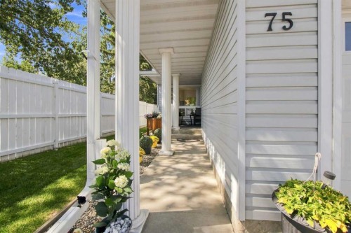 75 Lincoln Manor East, Calgary, AB - Outdoor With Exterior