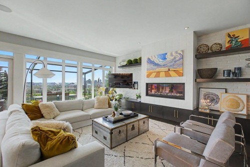 1355 Colgrove Avenue Ne, Calgary, AB - Indoor Photo Showing Living Room