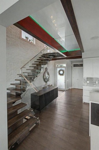 1355 Colgrove Avenue Ne, Calgary, AB - Indoor Photo Showing Other Room