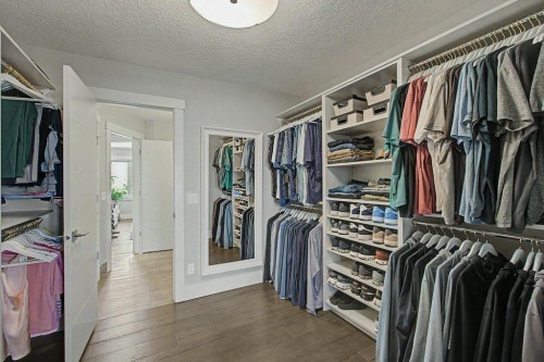 1355 Colgrove Avenue Ne, Calgary, AB - Indoor With Storage