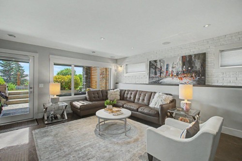 1355 Colgrove Avenue Ne, Calgary, AB - Indoor Photo Showing Living Room