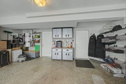 1355 Colgrove Avenue Ne, Calgary, AB - Indoor Photo Showing Kitchen