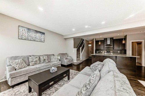60 Evansborough Road Nw, Calgary, AB - Indoor Photo Showing Living Room