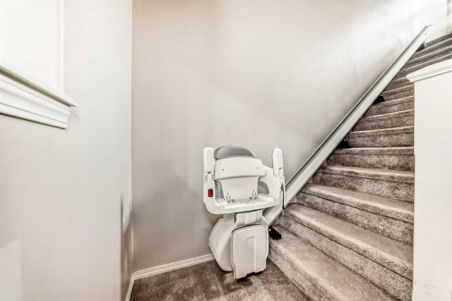 60 Evansborough Road Nw, Calgary, AB - Indoor Photo Showing Other Room