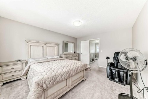 60 Evansborough Road Nw, Calgary, AB - Indoor Photo Showing Bedroom