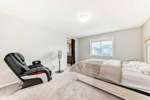 60 Evansborough Road Nw, Calgary, AB - Indoor Photo Showing Bedroom