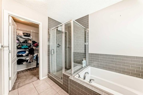 60 Evansborough Road Nw, Calgary, AB - Indoor Photo Showing Bathroom