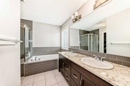 60 Evansborough Road Nw, Calgary, AB - Indoor Photo Showing Bathroom