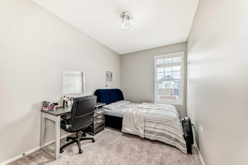 60 Evansborough Road Nw, Calgary, AB - Indoor Photo Showing Bedroom