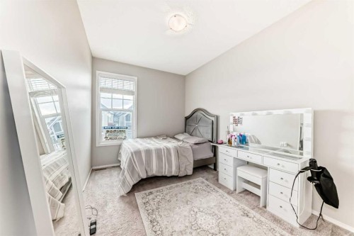 60 Evansborough Road Nw, Calgary, AB - Indoor Photo Showing Bedroom