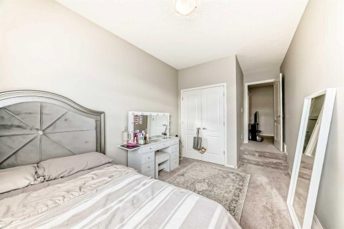60 Evansborough Road Nw, Calgary, AB - Indoor Photo Showing Bedroom
