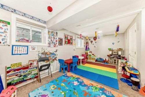 60 Evansborough Road Nw, Calgary, AB - Indoor Photo Showing Other Room
