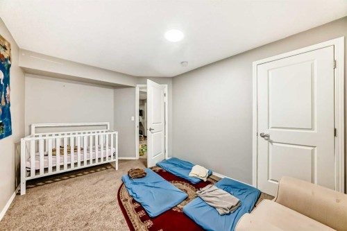 60 Evansborough Road Nw, Calgary, AB - Indoor Photo Showing Bedroom