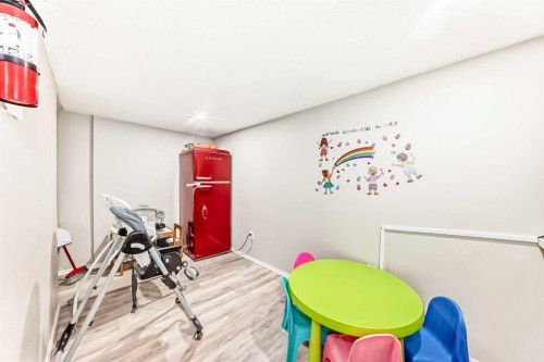 60 Evansborough Road Nw, Calgary, AB - Indoor Photo Showing Other Room