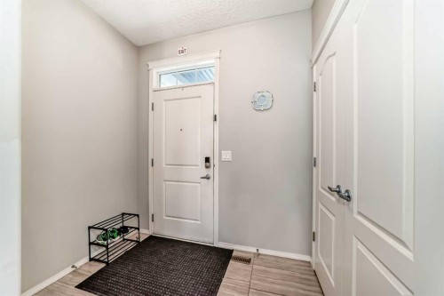 60 Evansborough Road Nw, Calgary, AB - Indoor Photo Showing Other Room