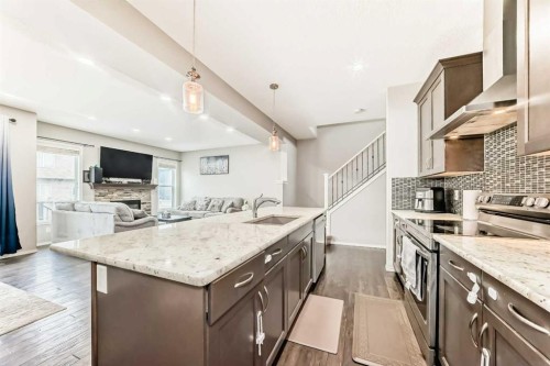 60 Evansborough Road Nw, Calgary, AB - Indoor Photo Showing Kitchen With Upgraded Kitchen