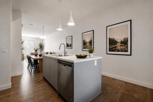 3529 69 Street Nw, Calgary, AB - Indoor Photo Showing Kitchen With Upgraded Kitchen