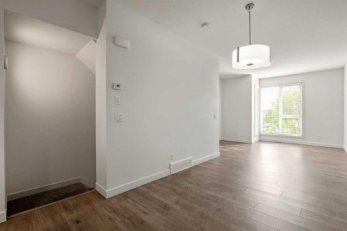 3529 69 Street Nw, Calgary, AB - Indoor Photo Showing Other Room