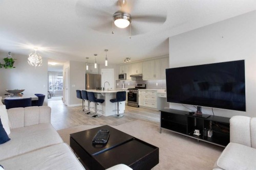 7 Emberside Hollow, Cochrane, AB - Indoor Photo Showing Living Room